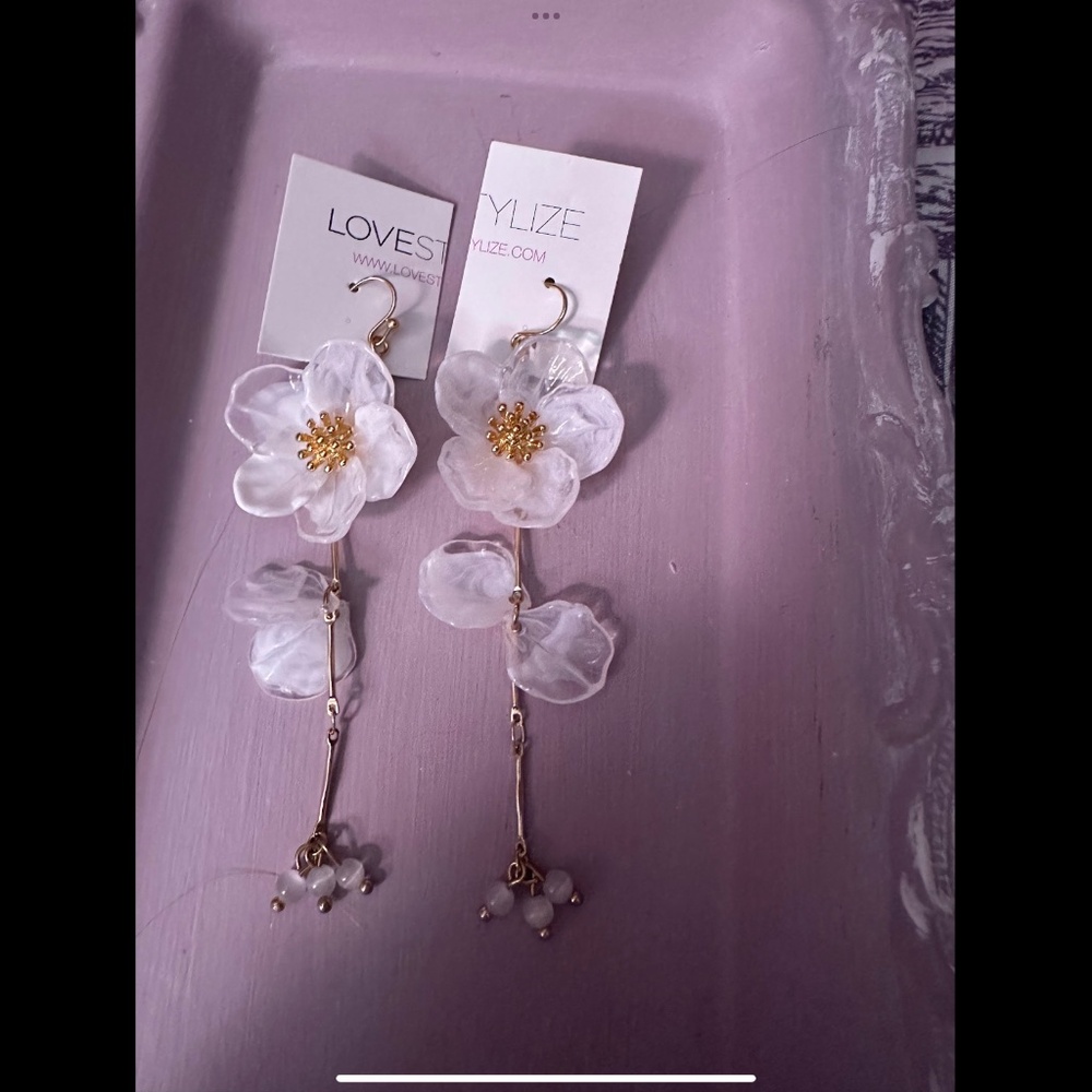 Floral dangle earrings